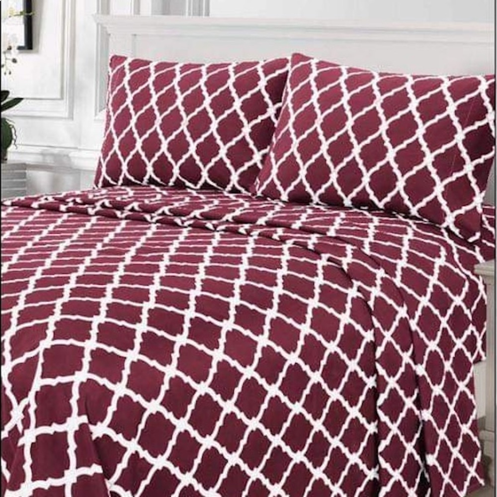 ⭐️FINAL STOCK⭐️King 4pc Burgundy Arabesque Bedsheets